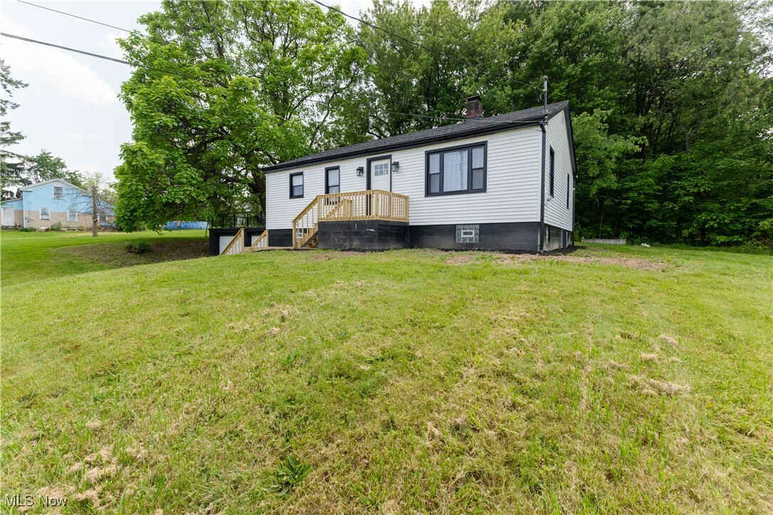 Property Photo: 490 Bedford Road SE OH 44403