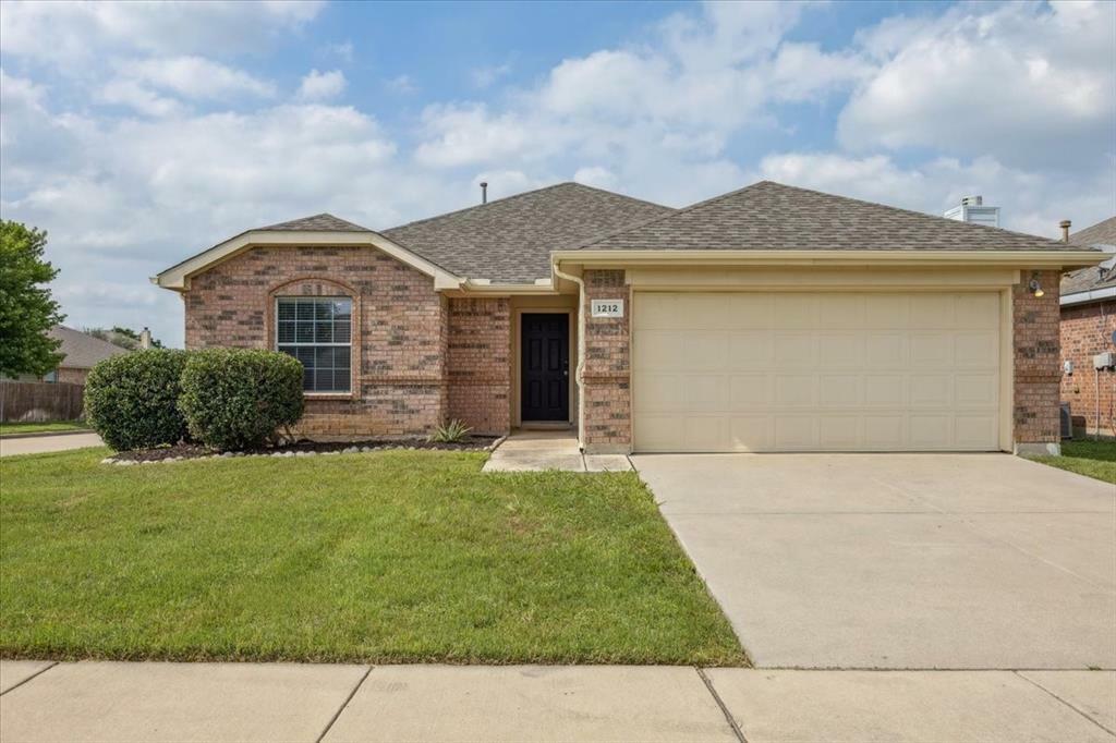 Property Photo: 1212 Round Pen Run TX 76052