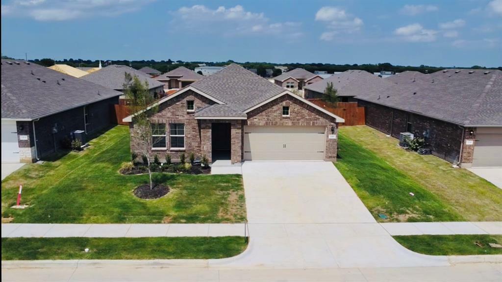 Property Photo: 380 Wildrose Circle TX 76033