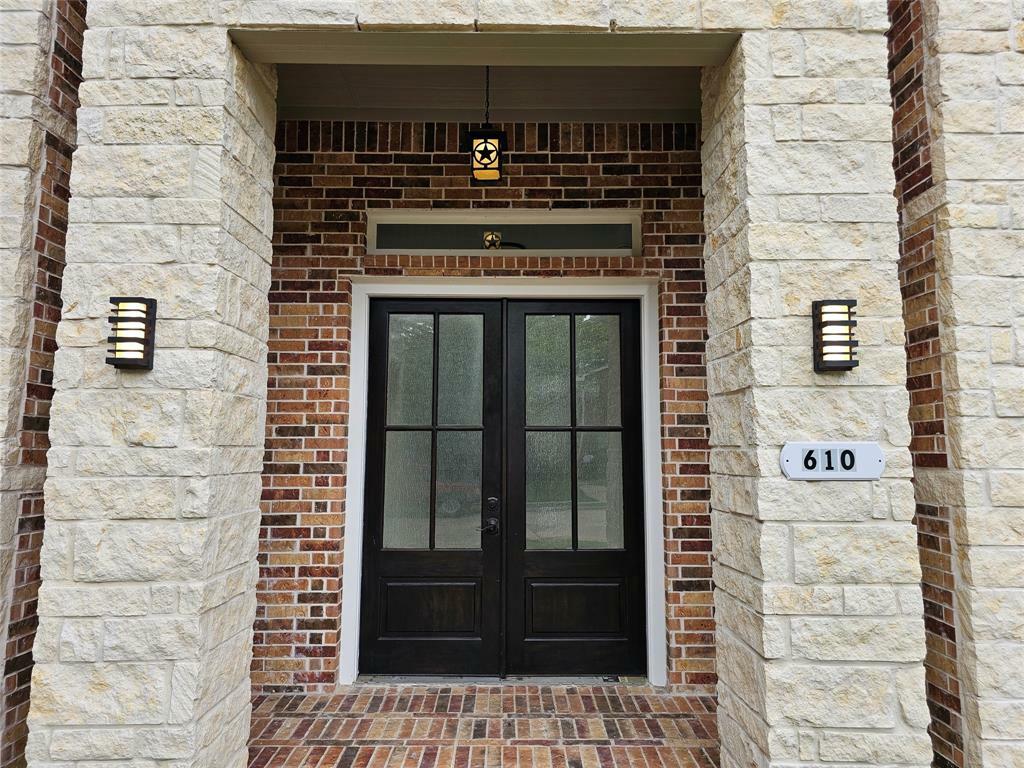 Property Photo: 610 Meadowbrook Street TX 75002