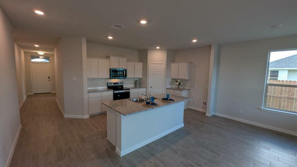 Property Photo:  512 Lankford Farms Drive  TX 76031 