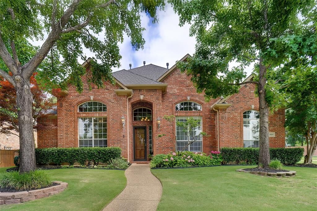 Property Photo: 3809 Austin Court TX 75028