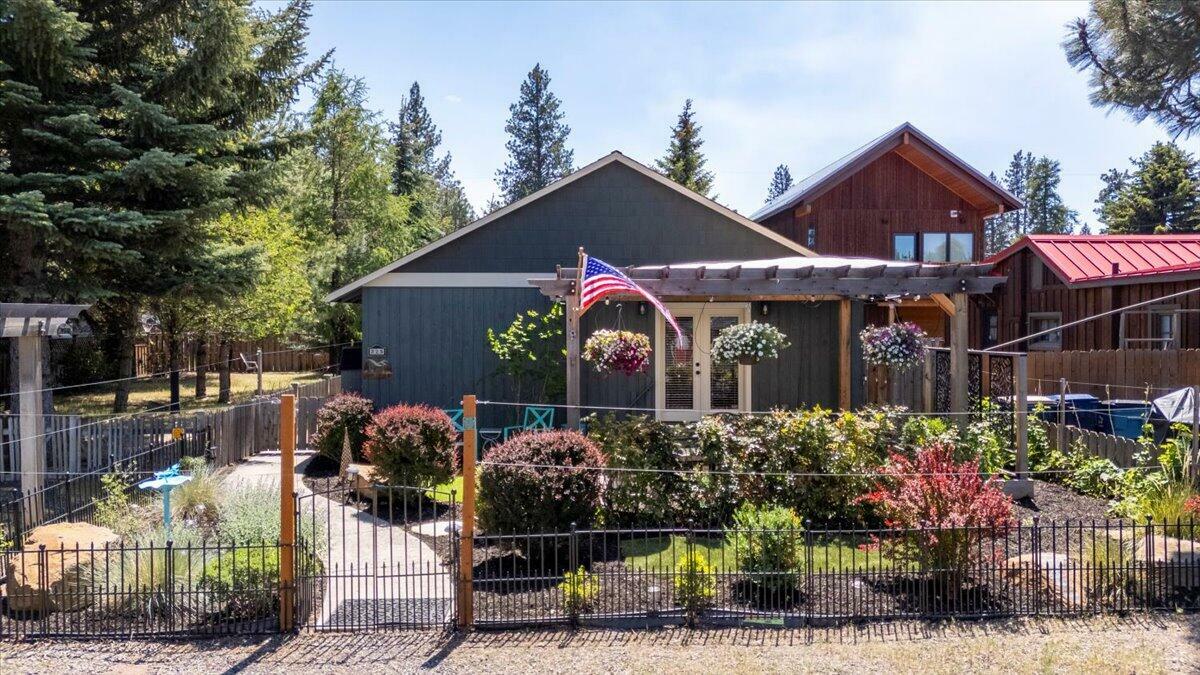 Property Photo: 325 E Washington Avenue OR 97759
