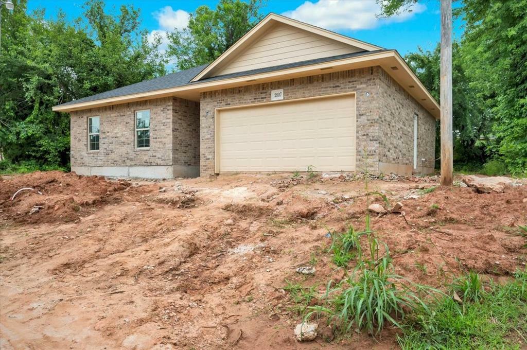 Property Photo: 2807 N Lyon Drive OK 73107
