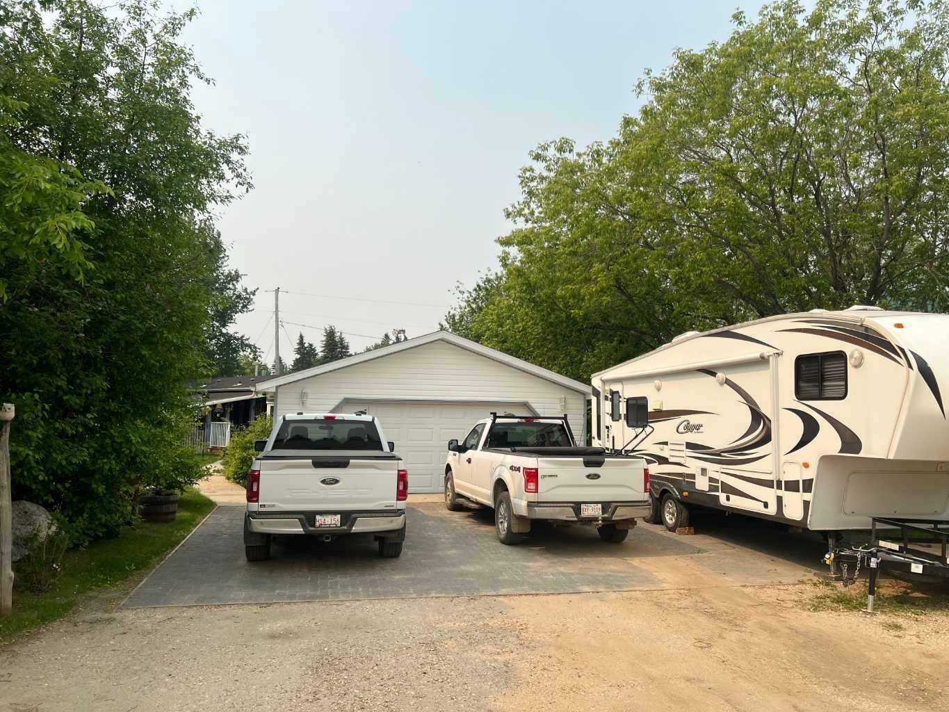 Property Photo: 714 13 Street AB T0G 2B0
