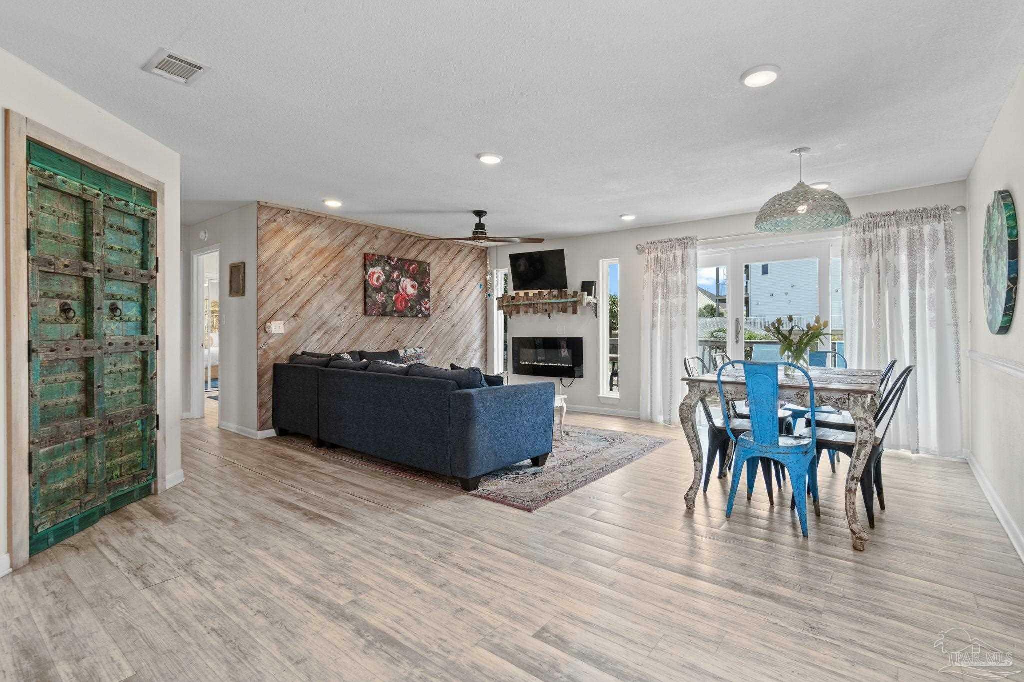 Property Photo: 1212 Maldonado Dr FL 32561