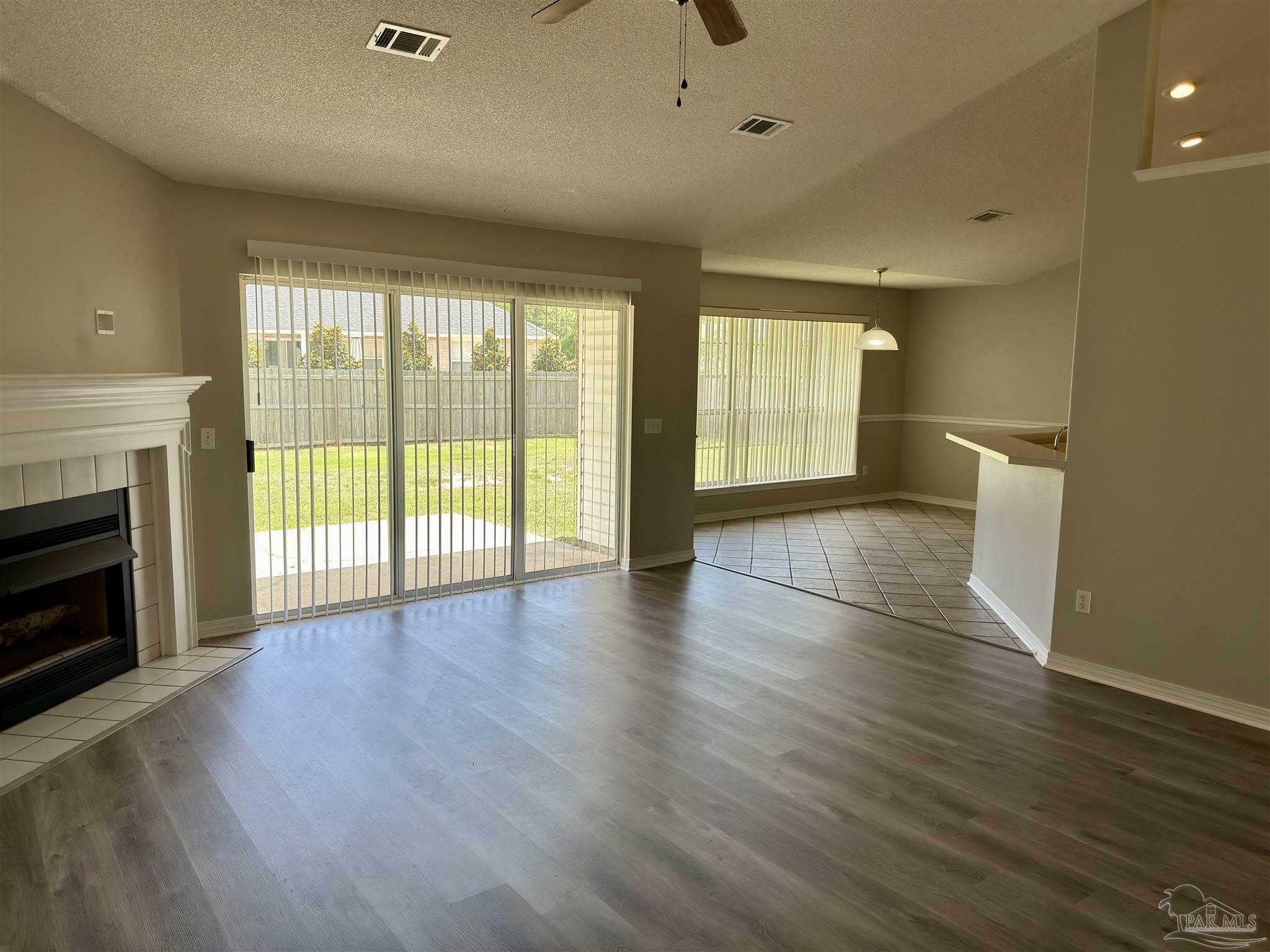 Property Photo: 4033 Maltese Way FL 32506