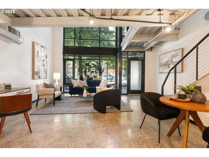 Property Photo: 1030 NW 12th Ave Th2 OR 97209