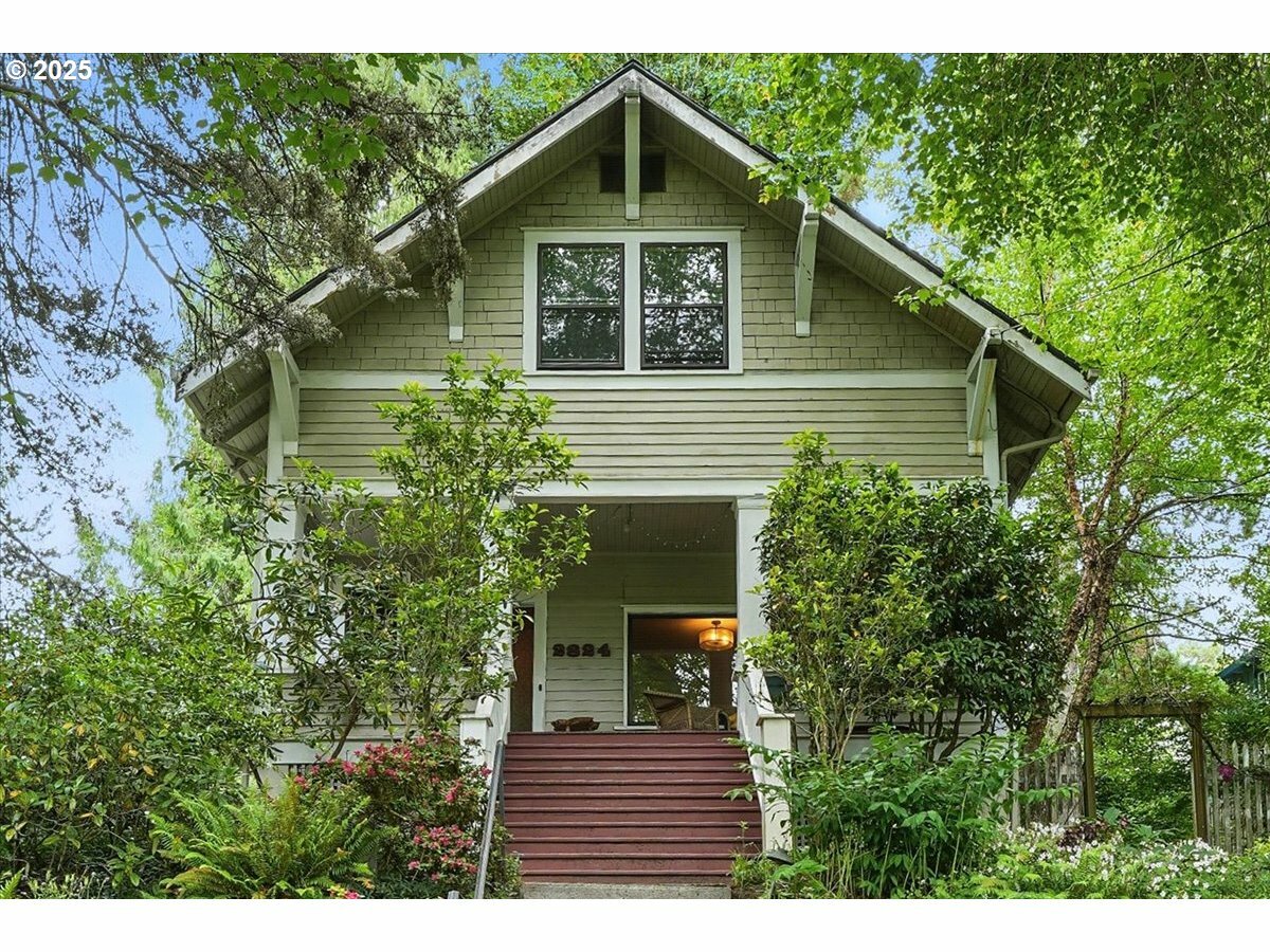 Property Photo:  2824 SW Illinois St  OR 97239 