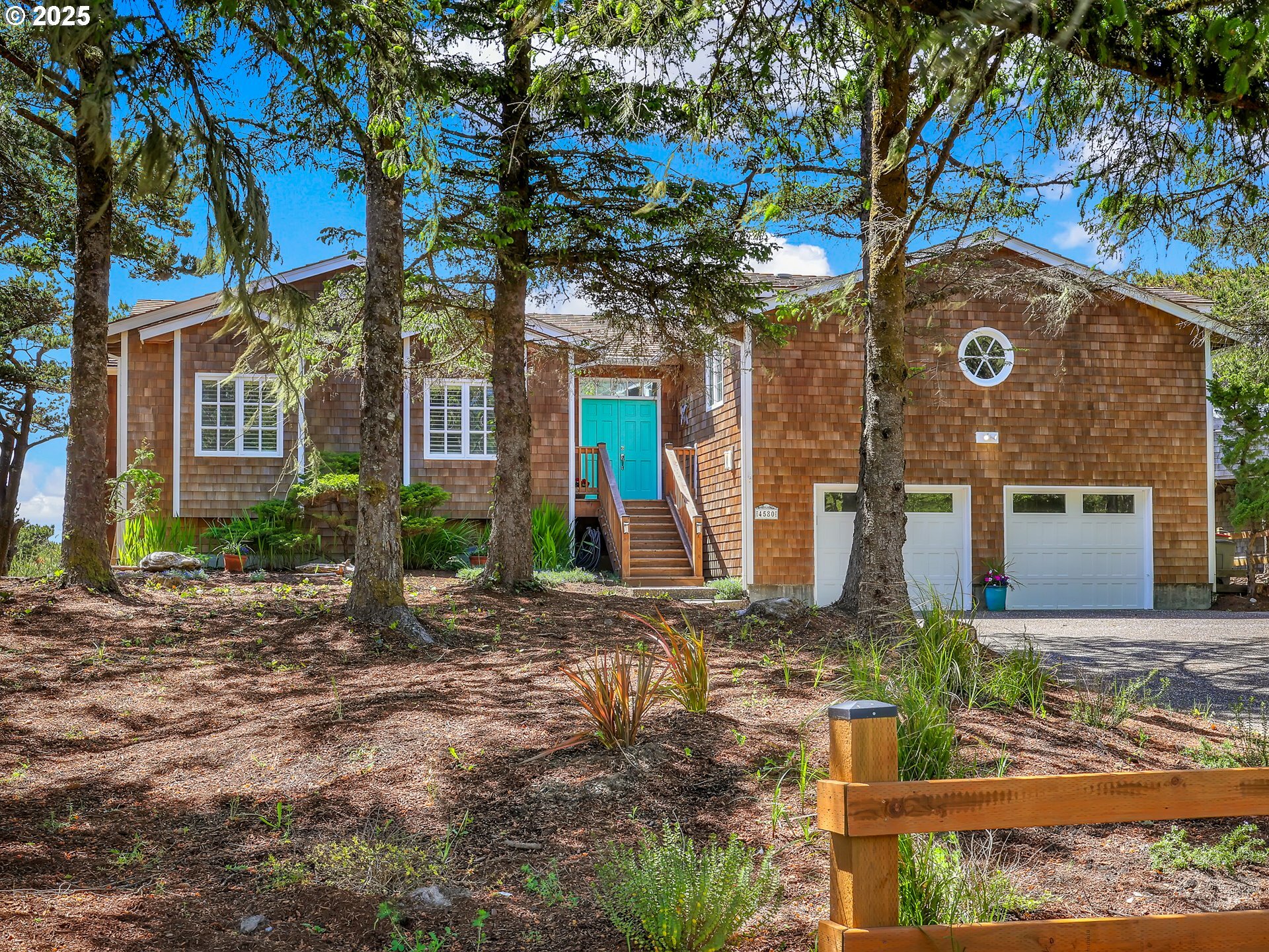 Property Photo: 4580 Fairway Ave OR 97138