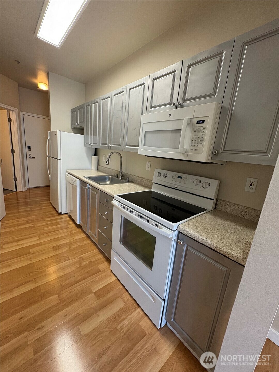 Property Photo:  2414  1st Avenue 418  WA 98121 
