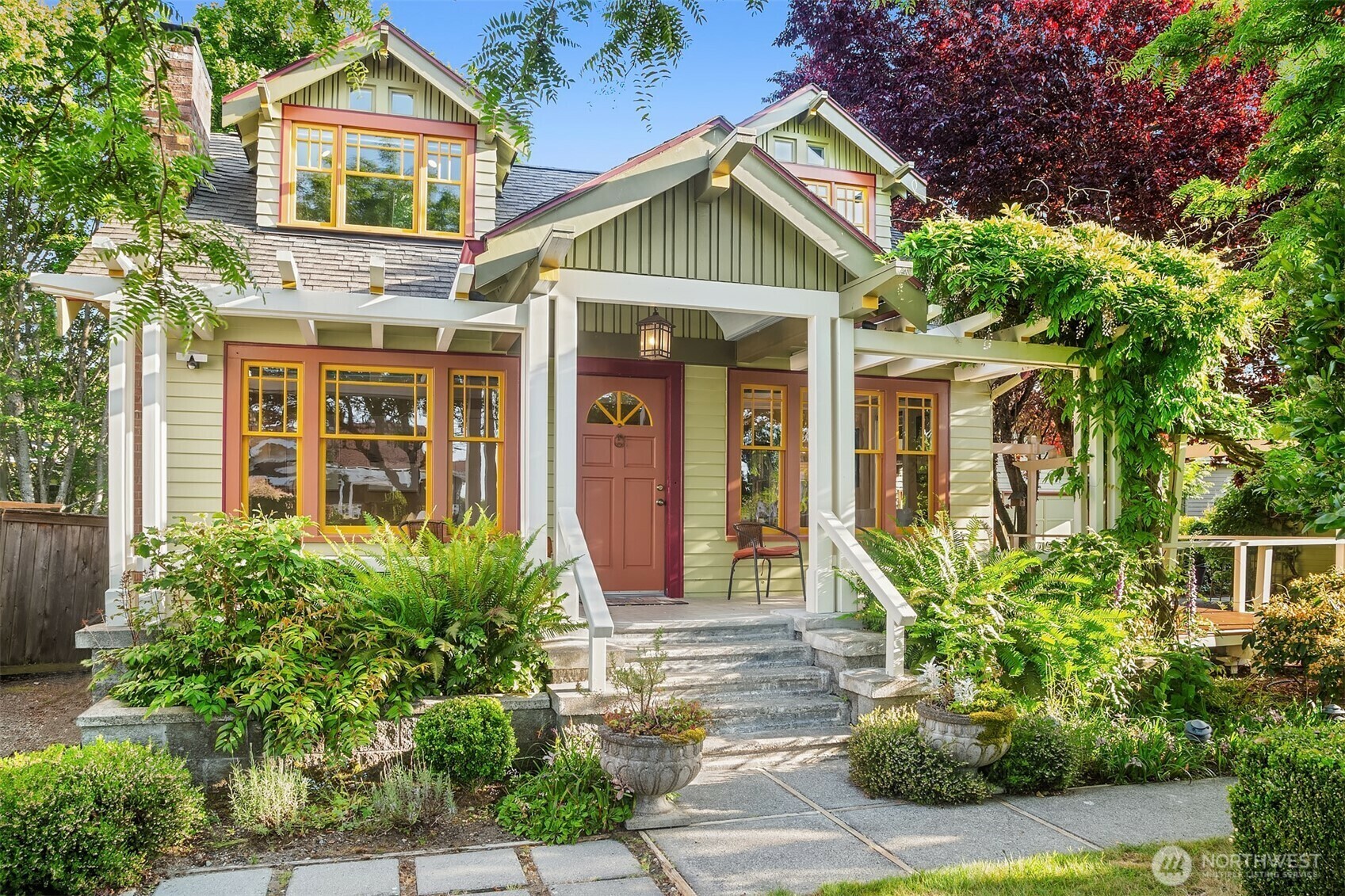 Property Photo: 642 Elm Street WA 98020