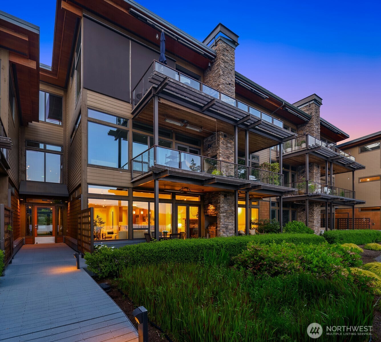 Property Photo: 4305 E Lake Sammamish Parkway 4305 WA 98029