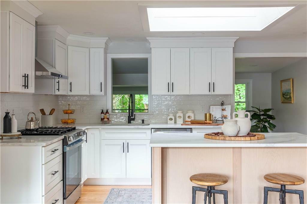 Property Photo:  24 W Knollwood Circle  RI 02852 