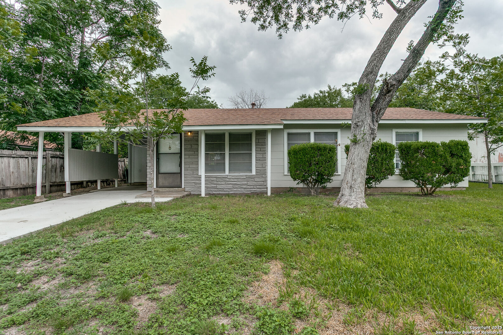 Property Photo: 327 Blaze TX 78218