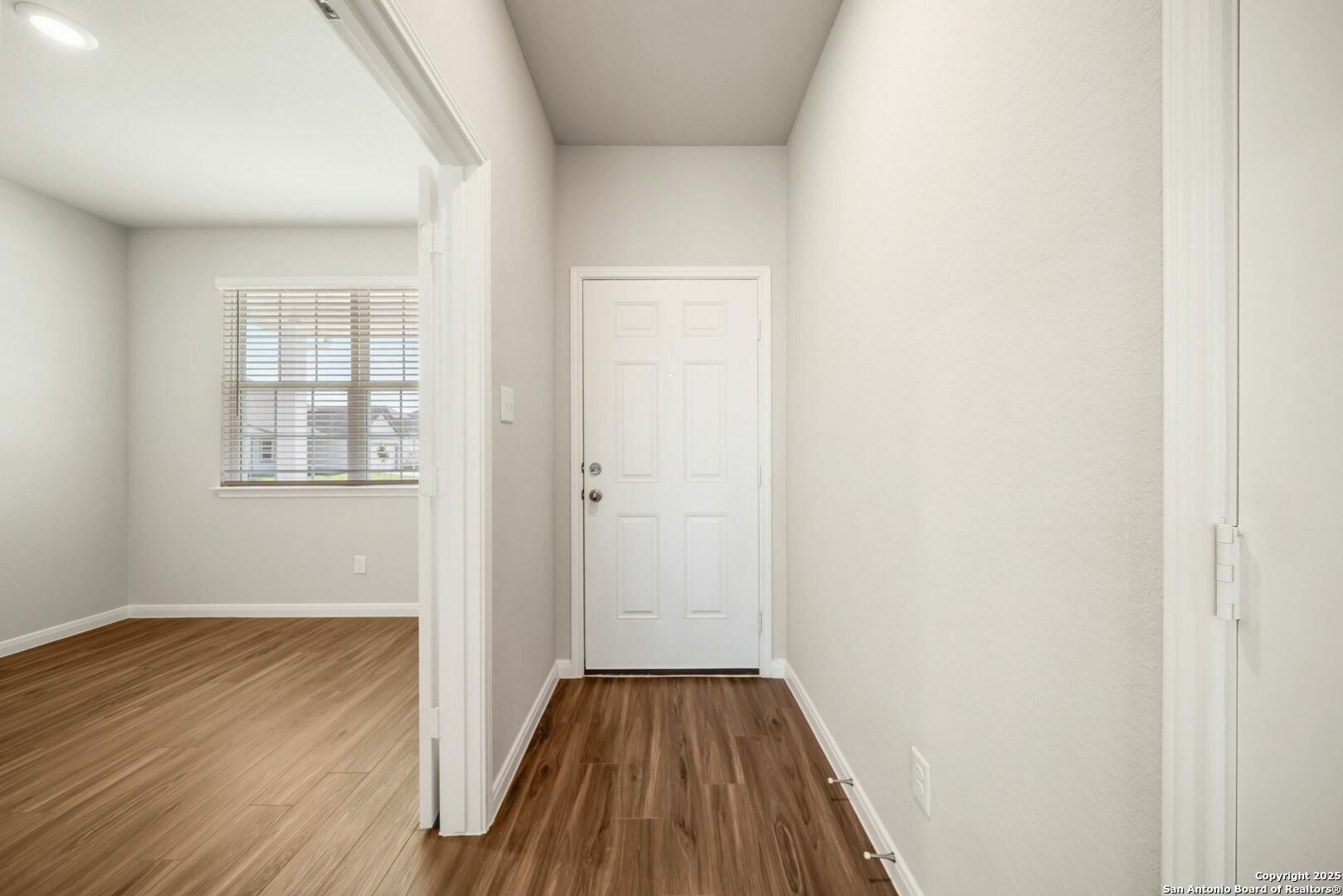 Property Photo: 305 Lina Way TX 78155