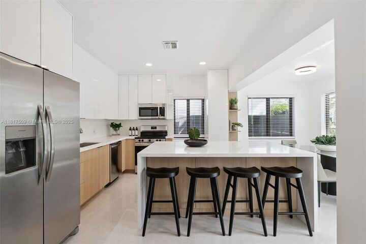 Property Photo:  326 SW 20th Rd  FL 33129 