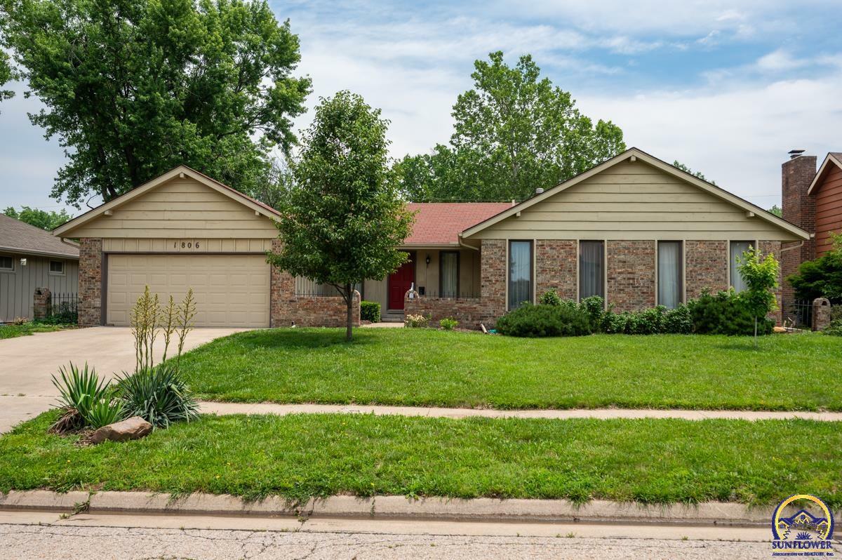 Property Photo: 1806 SW Arrowhead Rd KS 66604