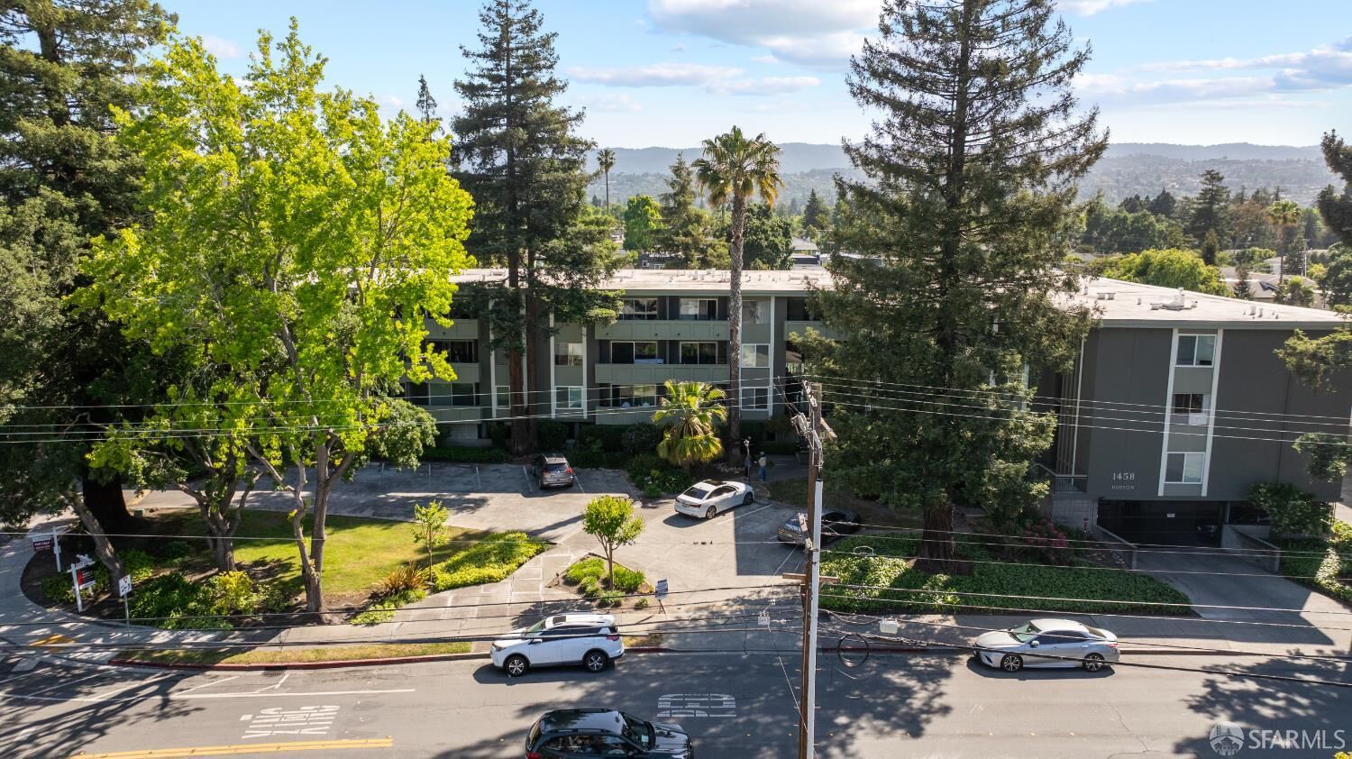 Property Photo: 1458 Hudson Street 111 CA 94061