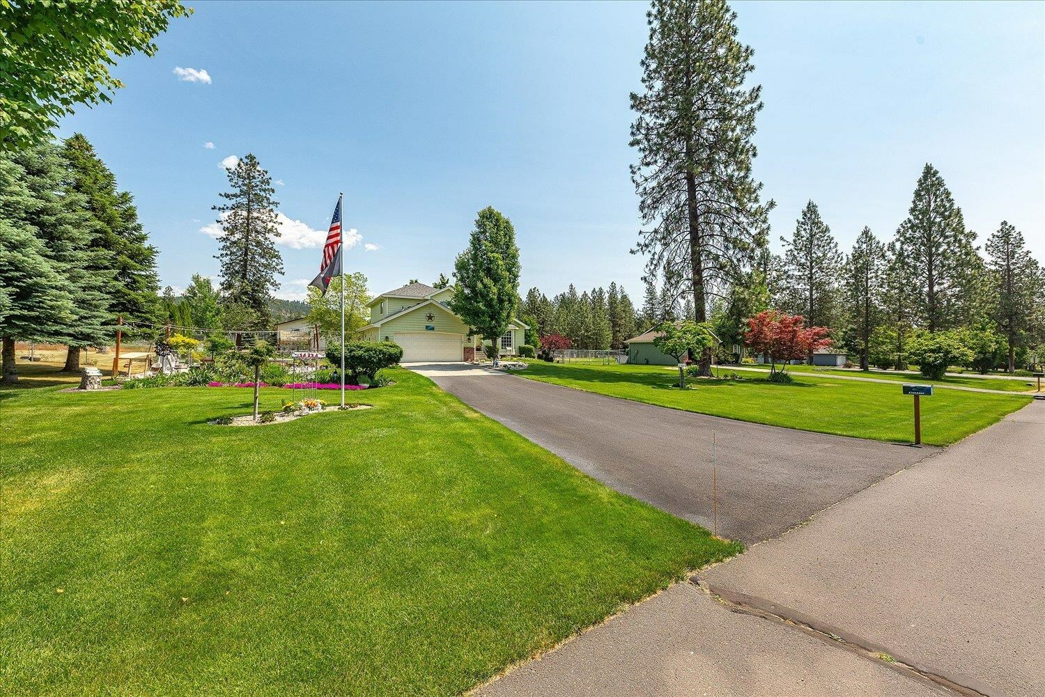 Property Photo: 16324 N Cimmeron Ct WA 99026