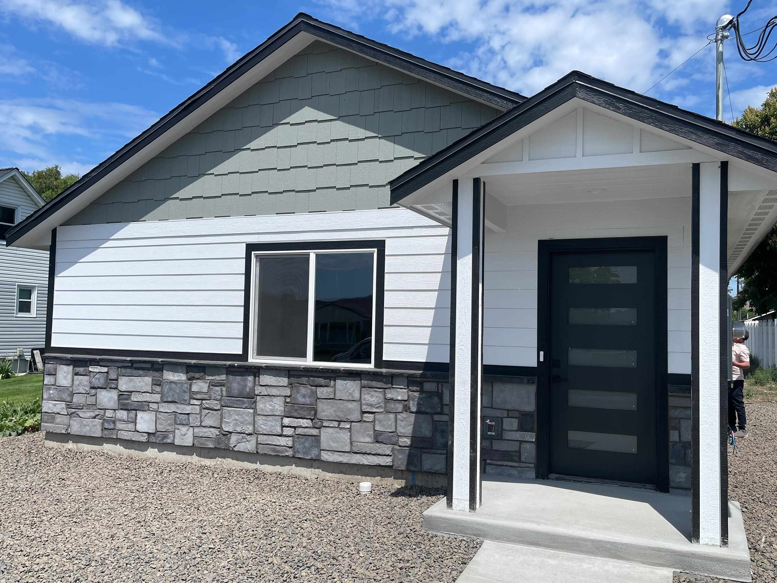 Property Photo:  10821 E Grace Ave  WA 99206 
