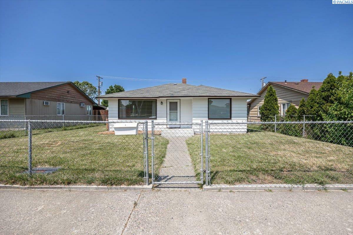 Property Photo: 719 W Octave St WA 99301