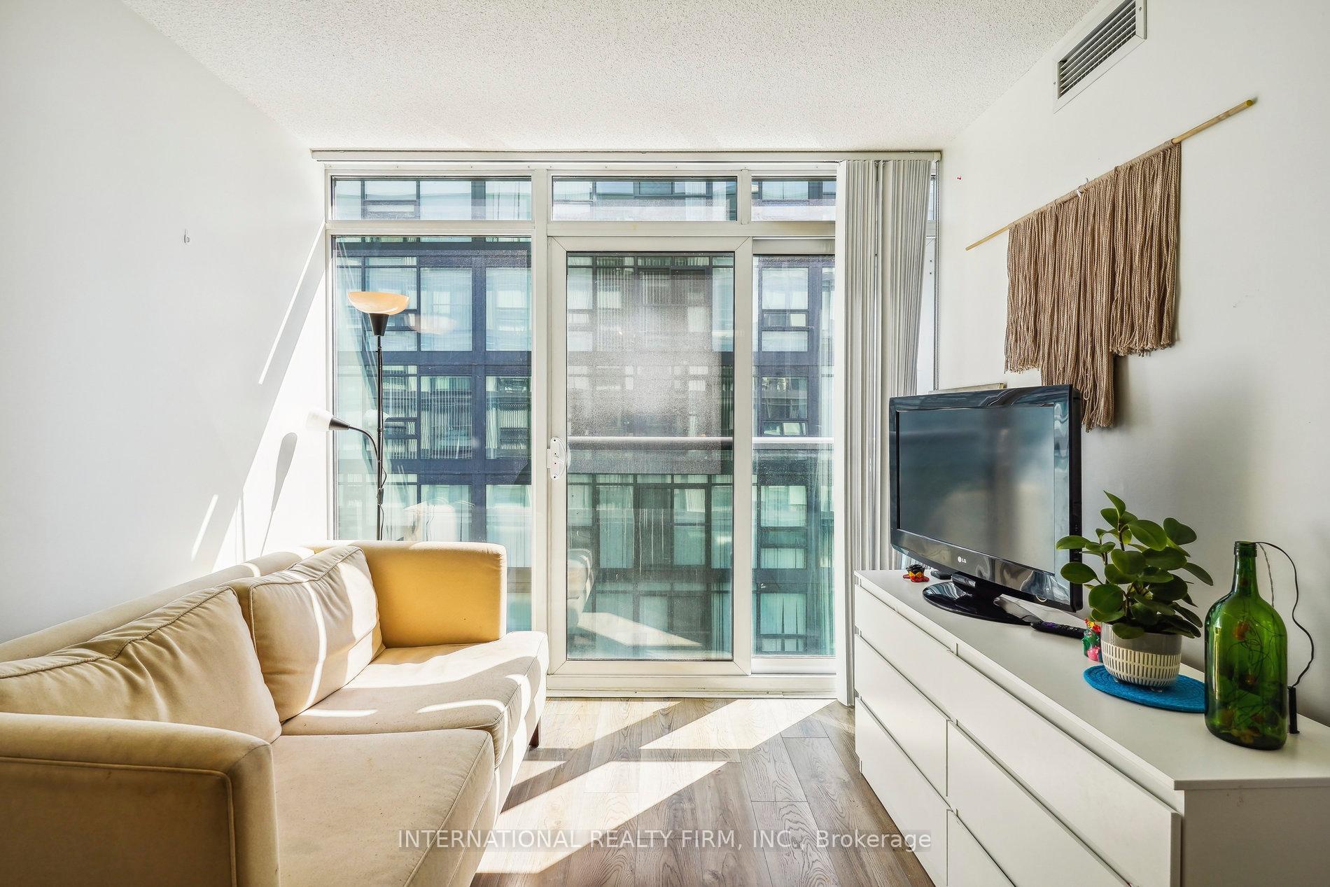 Property Photo: 36 Lisgar Street 1907W ON M6J 0C7