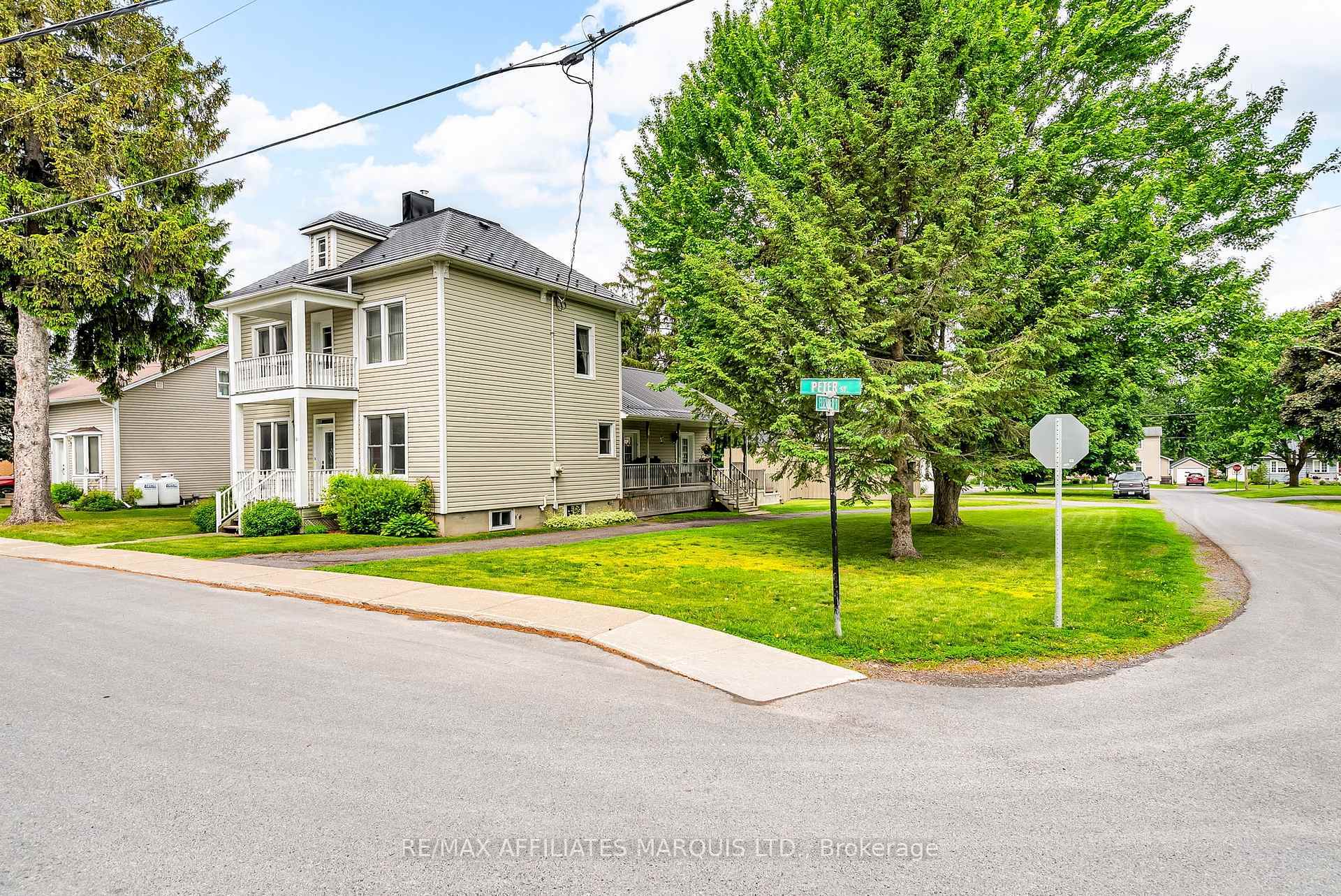 Property Photo: 21 Peter Street ON K0C 1T0