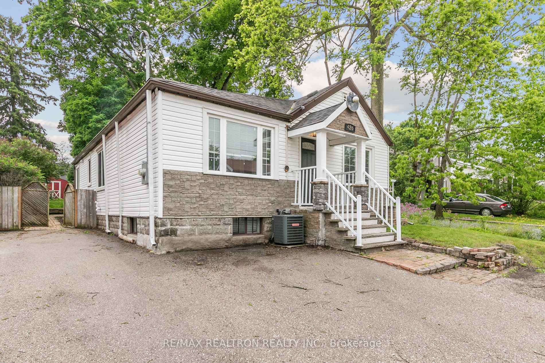 Property Photo: 426 Eagle Street ON L3Y 1K6
