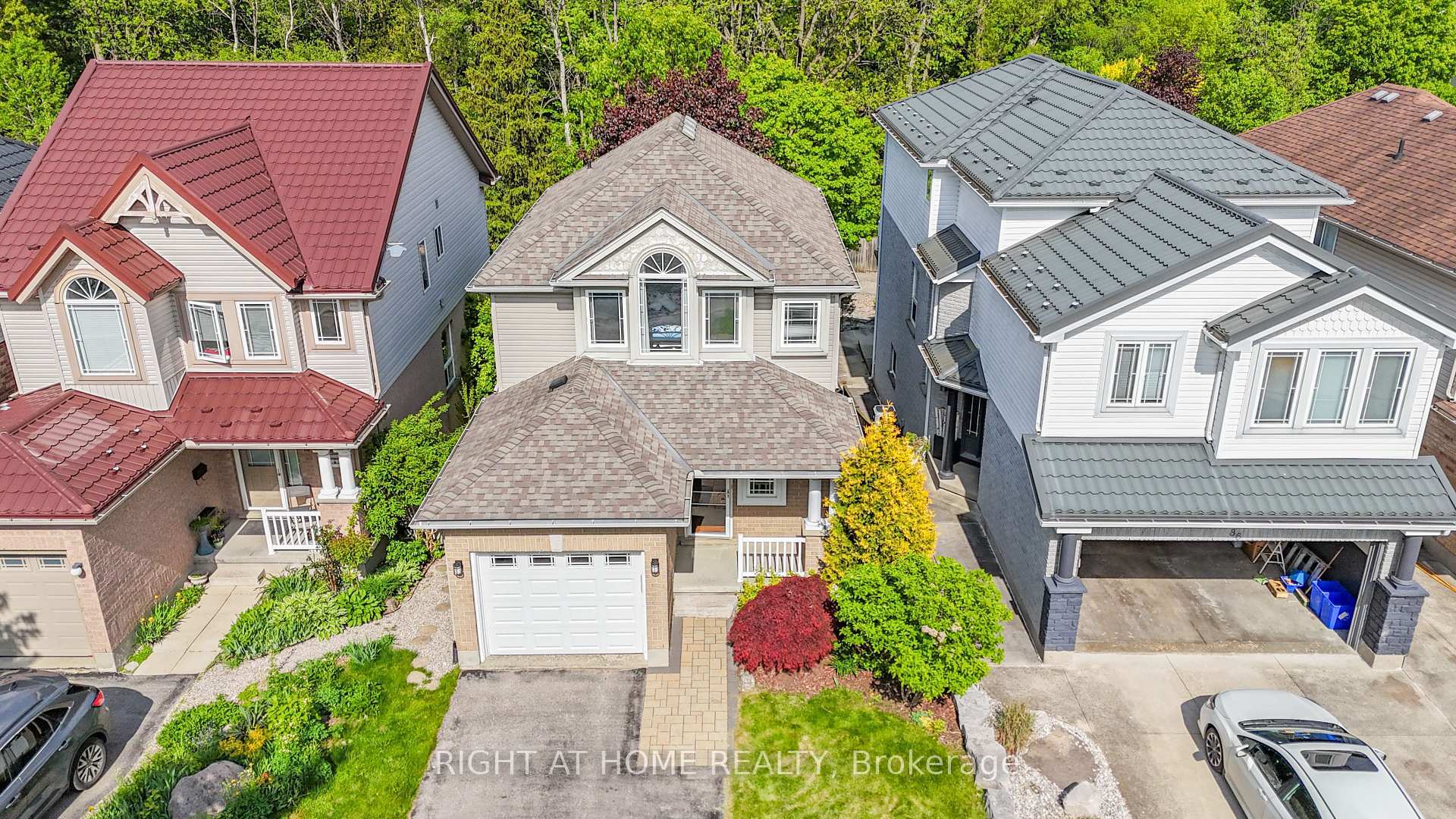 Property Photo: 82 Rossmore Court ON N6C 6B8
