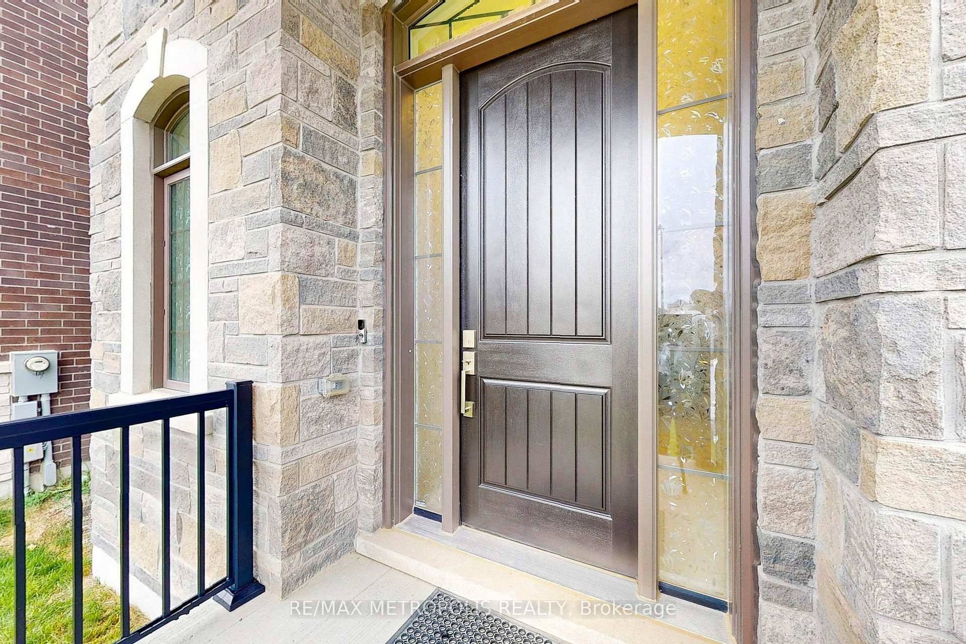 Property Photo:  100 Ballantyne Boulevard  ON L3L 0E8 