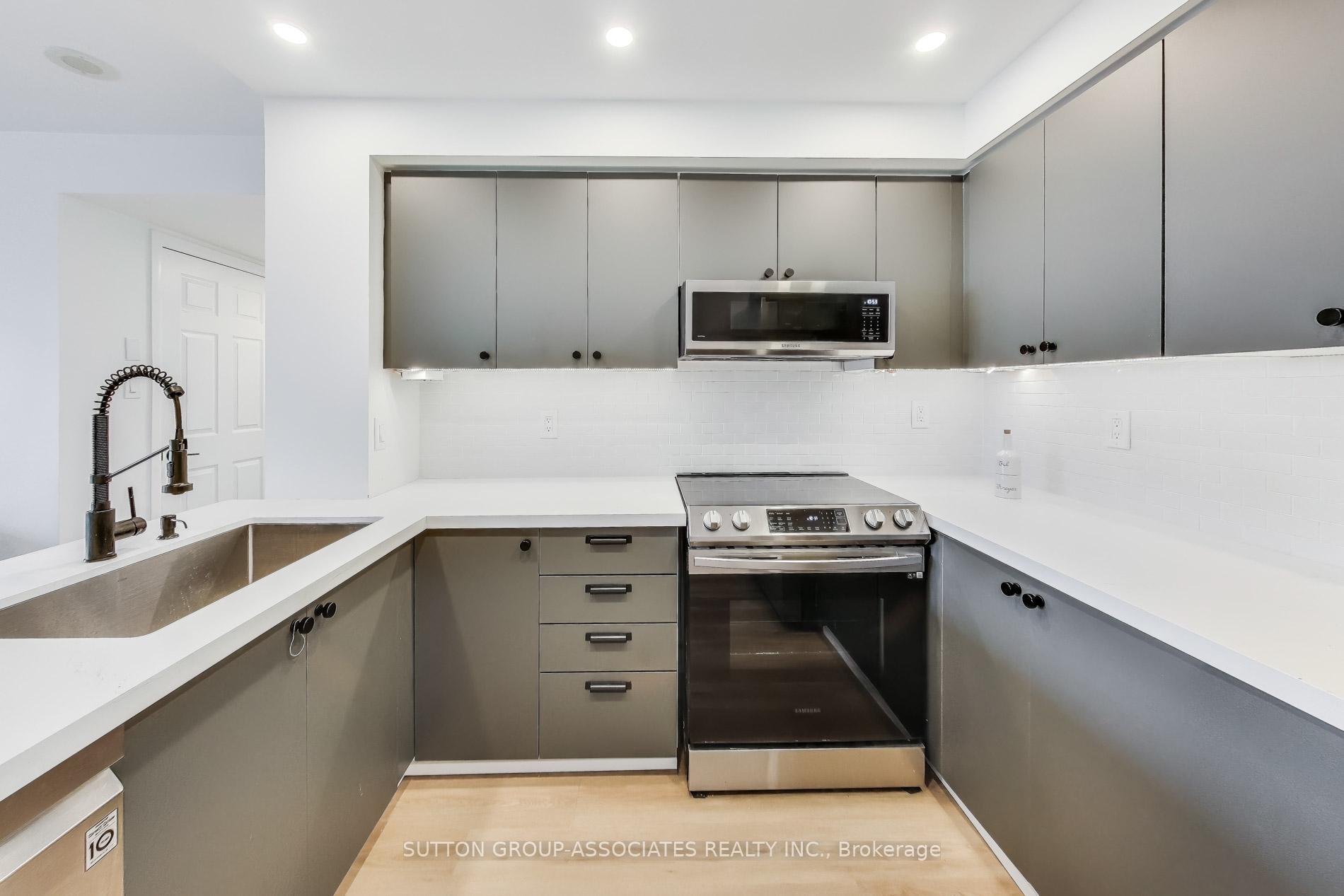 Property Photo: 323 Richmond Street E 818 ON M5A 4R3