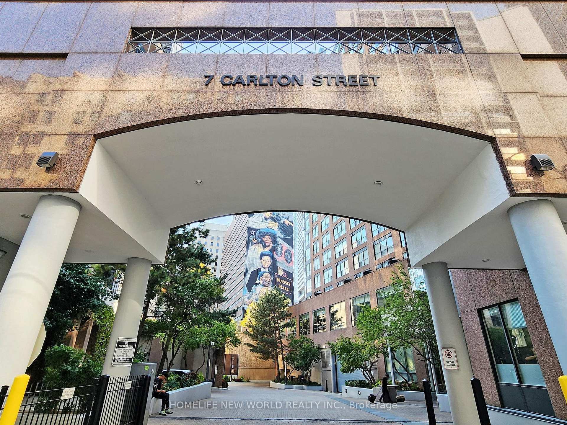 Property Photo: 7 Carlton Street 1206 ON M5B 2M3