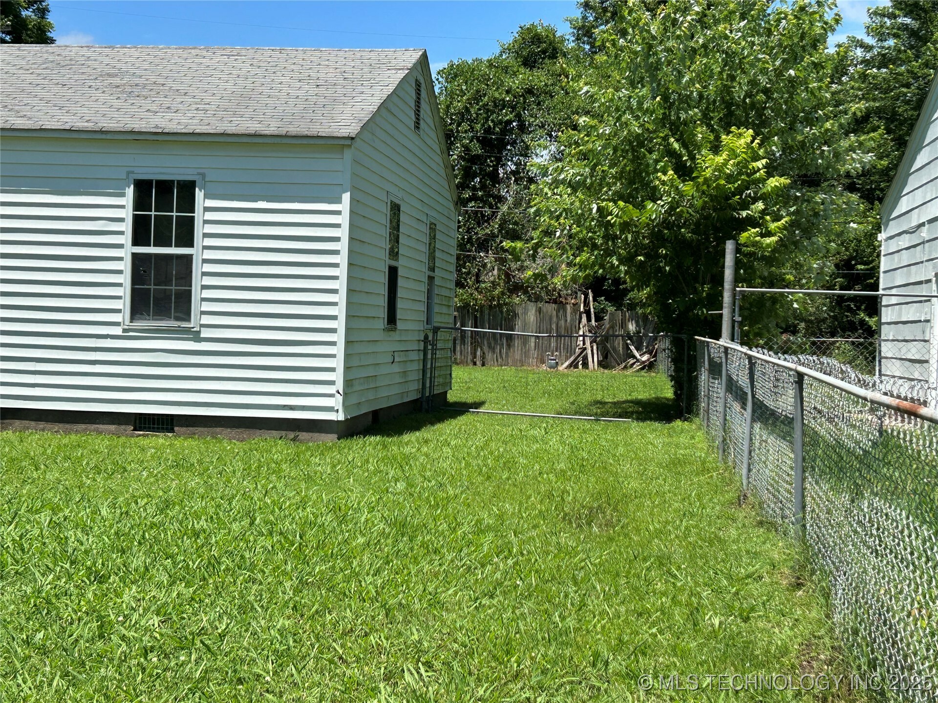 Property Photo: 1620 Oxford Ln OK 74403