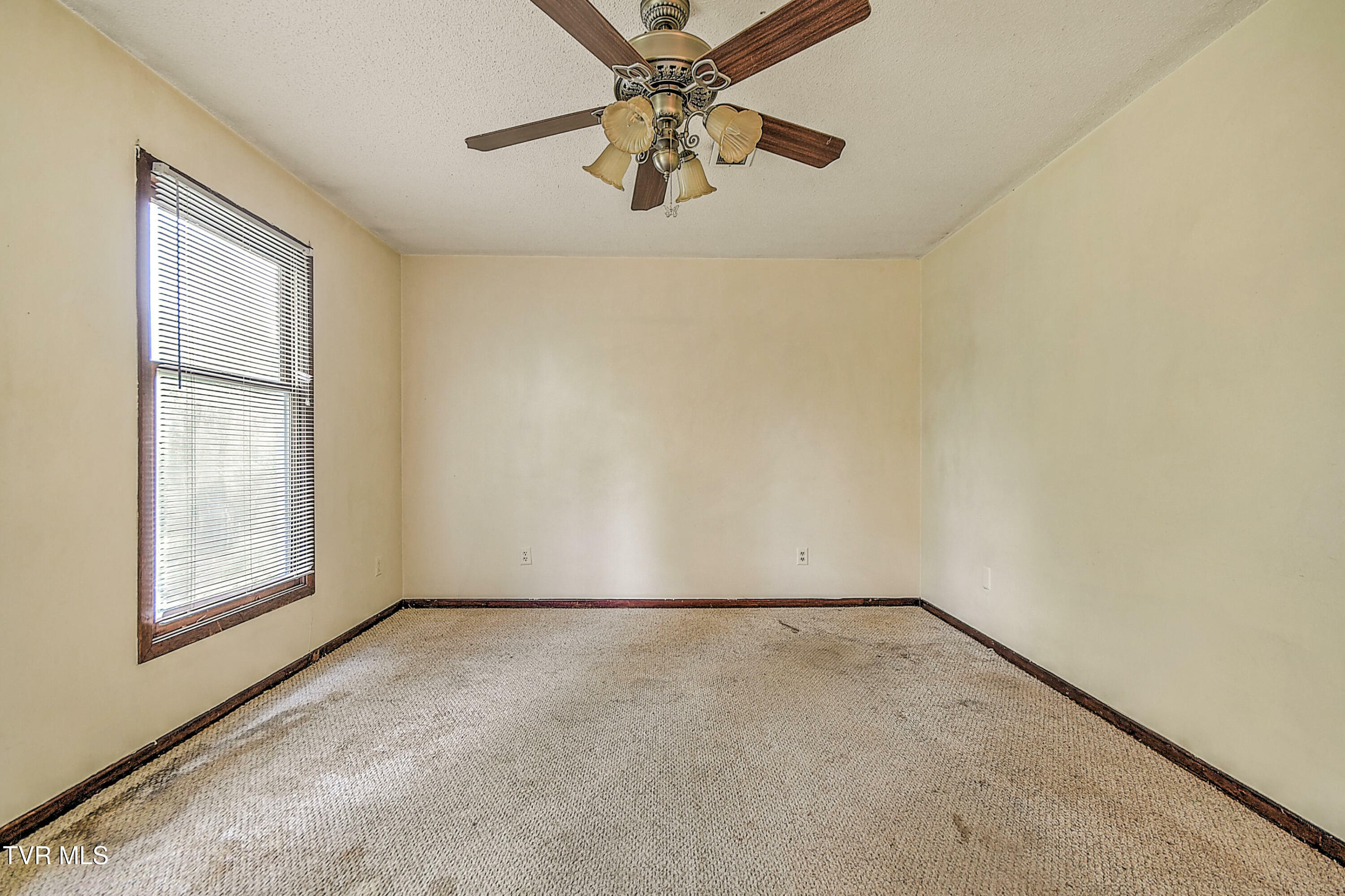 Property Photo: 609 West Oakland Court TN 37604