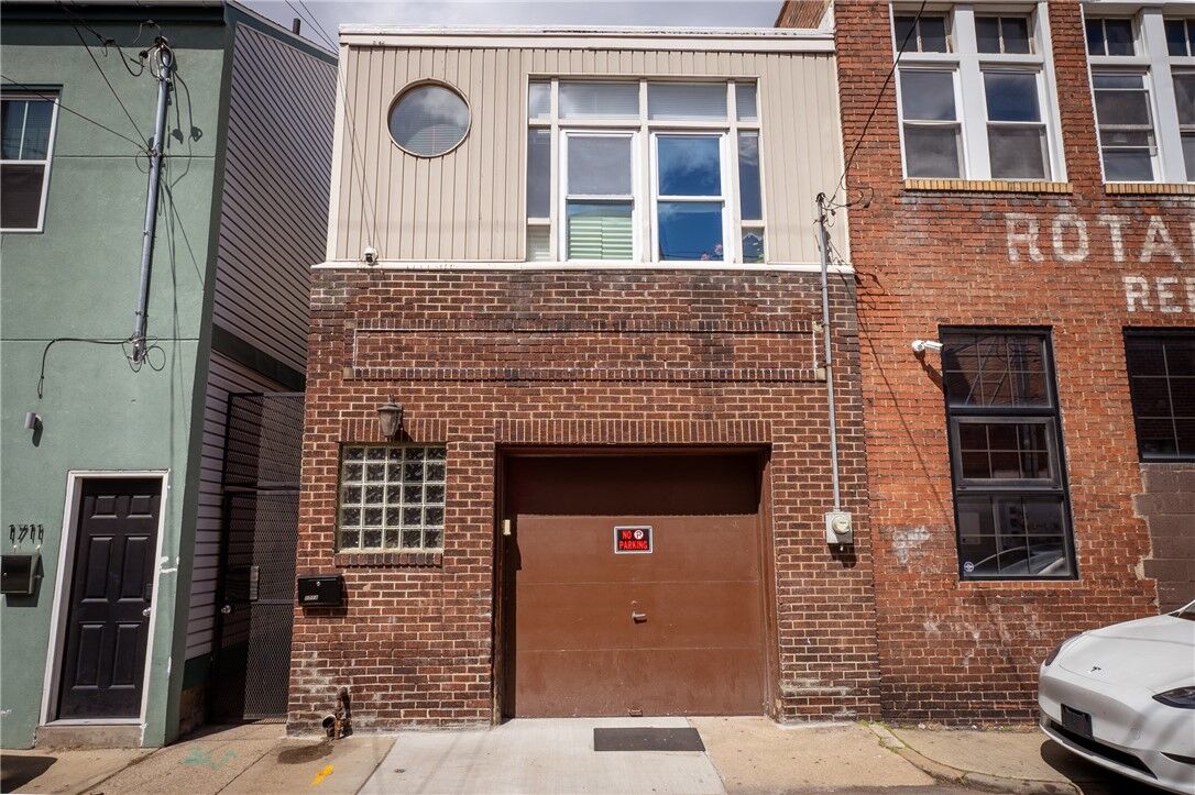 Property Photo: 1713 Wrights Way PA 15203