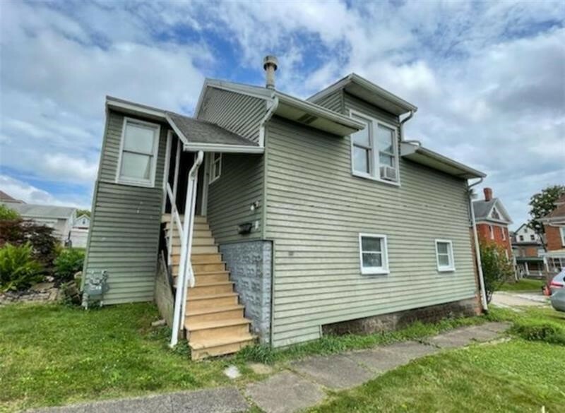 Property Photo: 326 W College St PA 15317