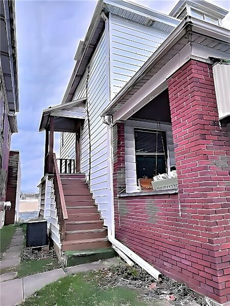 Property Photo: 24 E Grant St PA 15342