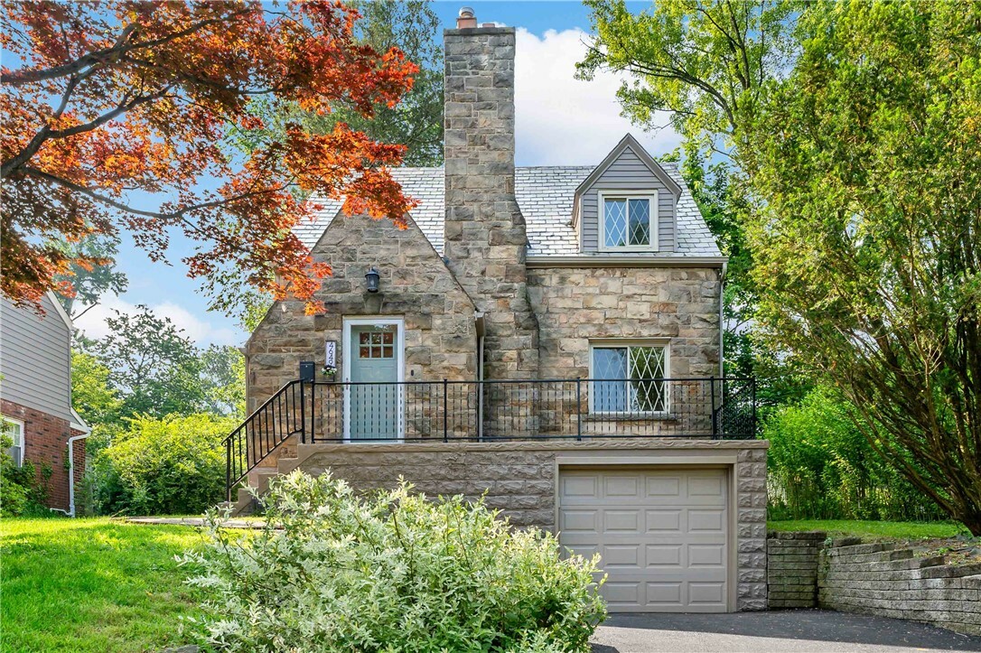 Property Photo: 4649 Rolling Hills Road PA 15236