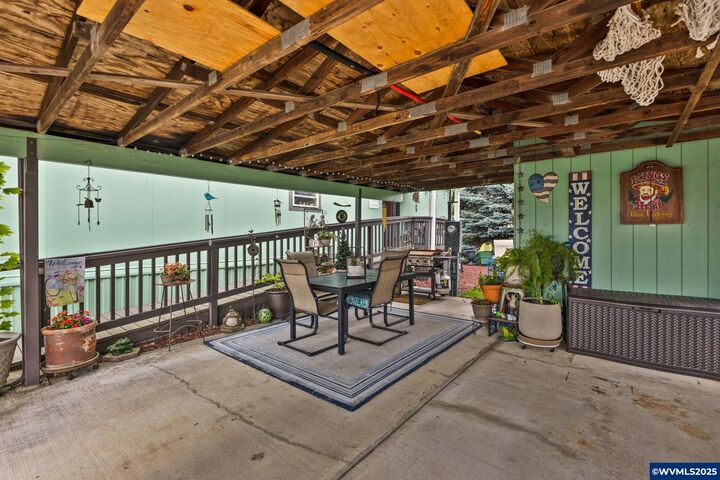 Property Photo: 2232 42nd #595 Av SE 595 OR 97317