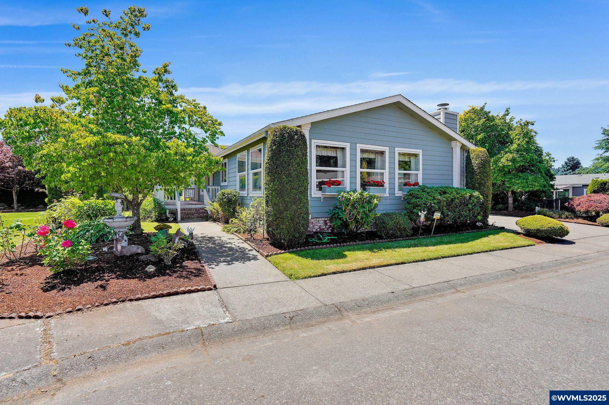 Property Photo: 2120 SE Robins #145 Ln 145 OR 97306