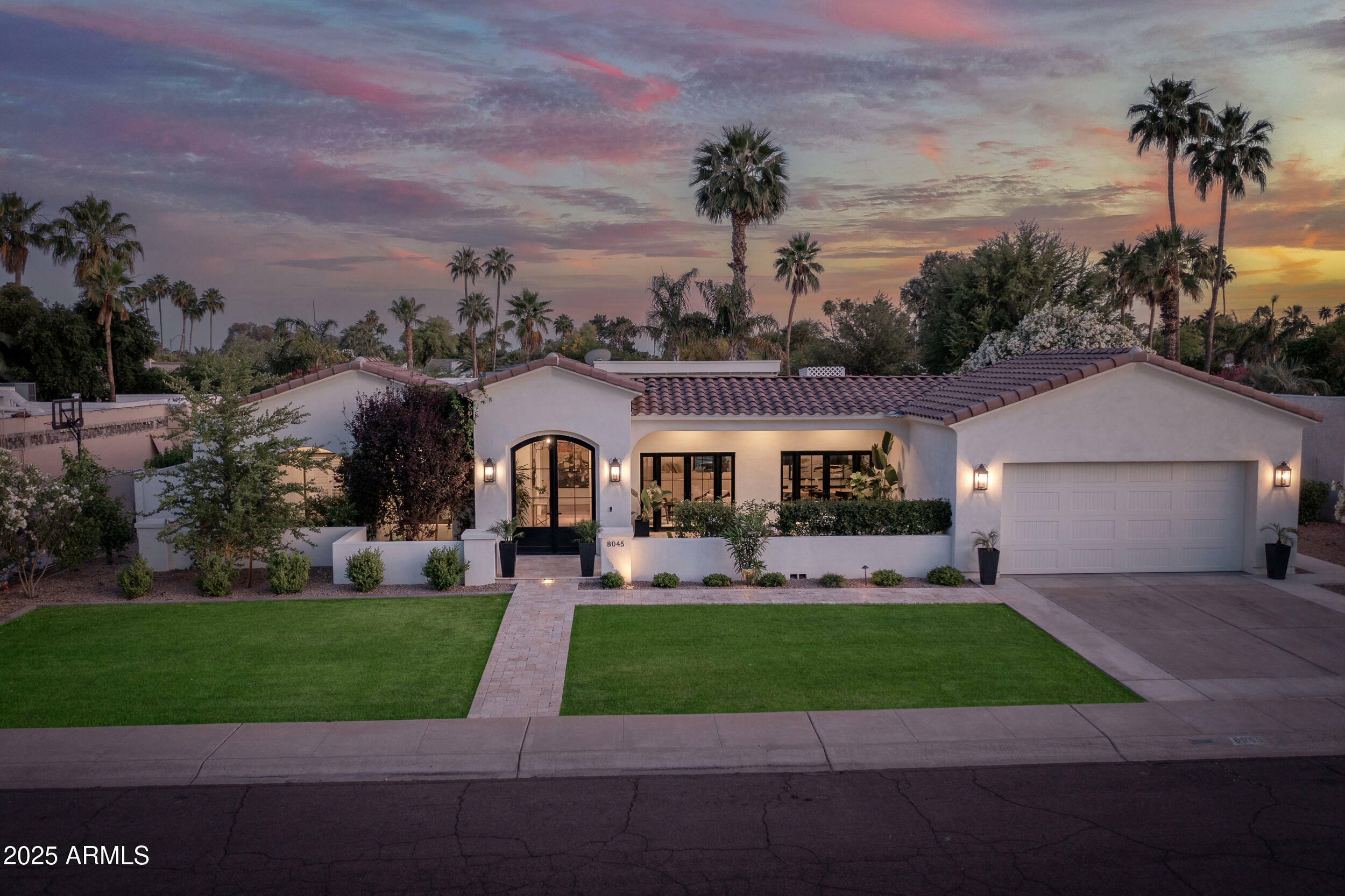 Property Photo: 8045 E Del Caverna Drive AZ 85258