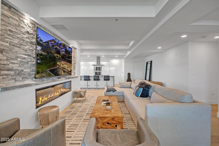 Property Photo: 7117 E Rancho Vista Drive 6007 AZ 85251