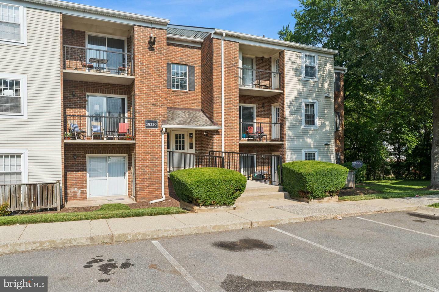 18330 Streamside Drive 303  Gaithersburg MD 20879 photo