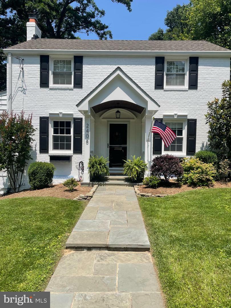 Property Photo: 2408 N Upshur Street VA 22207