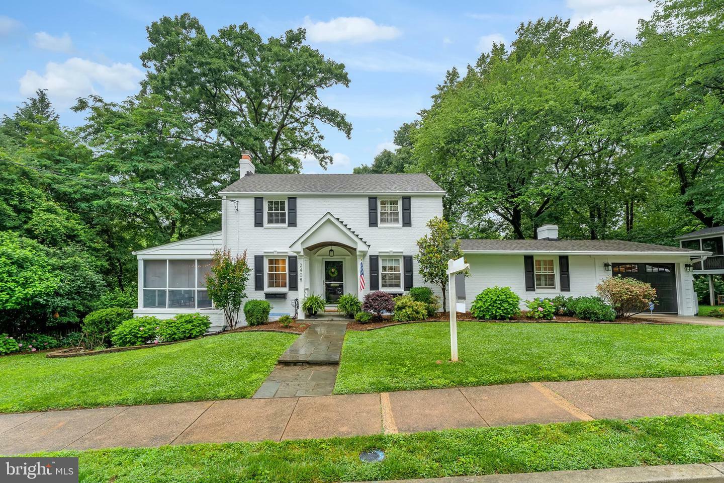 Property Photo: 2408 N Upshur Street VA 22207