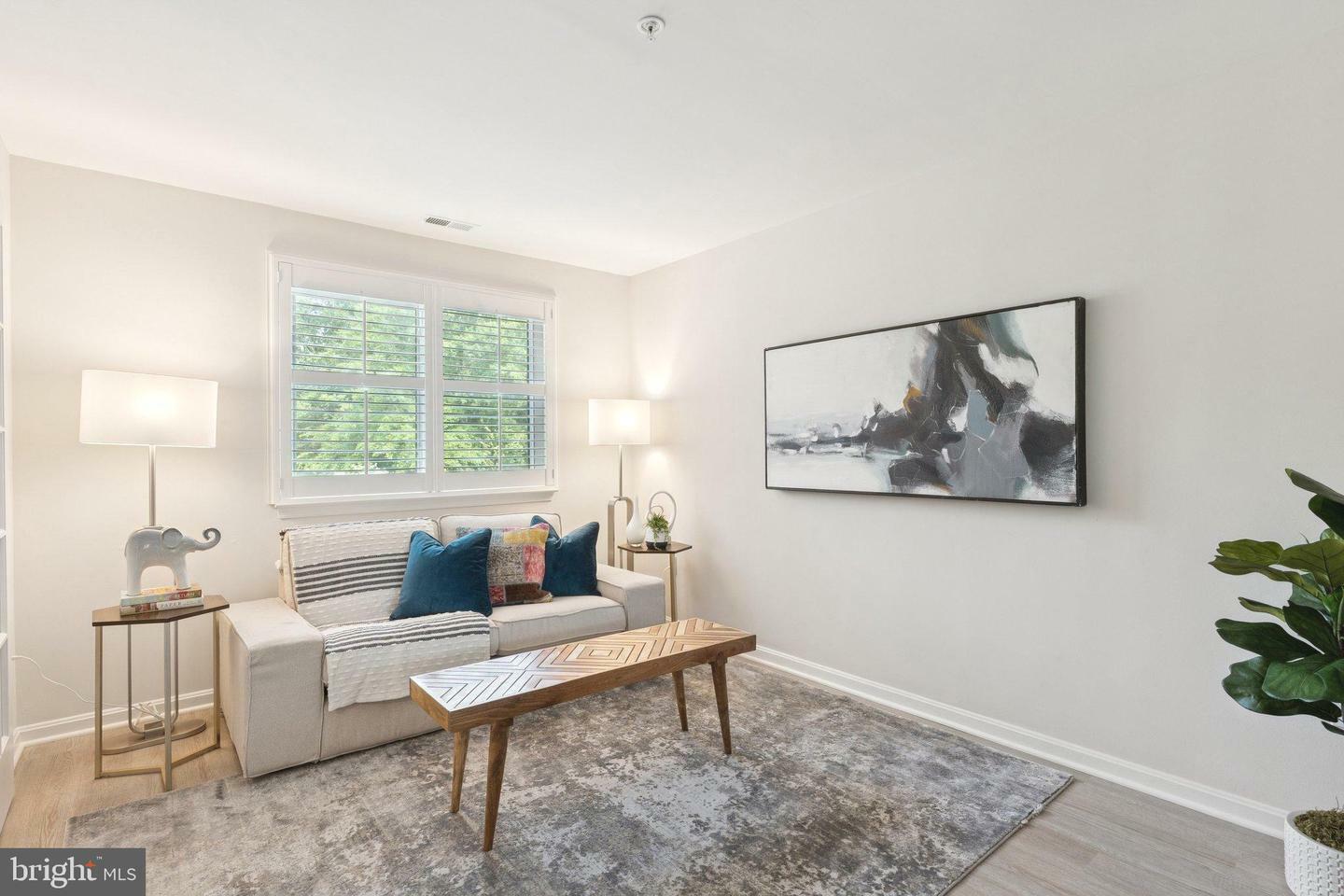 Property Photo:  2900 Shipmaster Way 211  MD 21401 