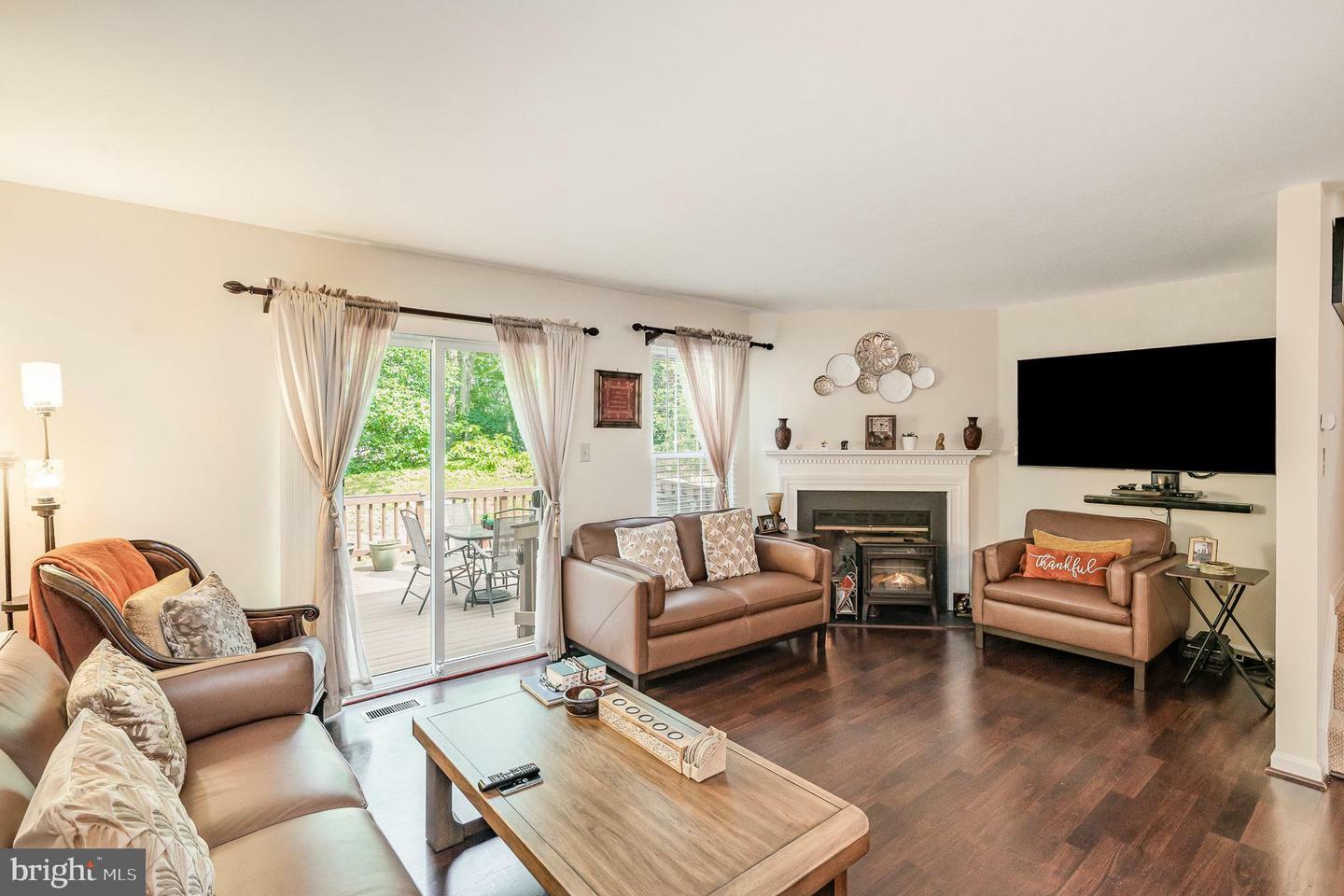 Property Photo: 15459 Windsong Lane VA 22025