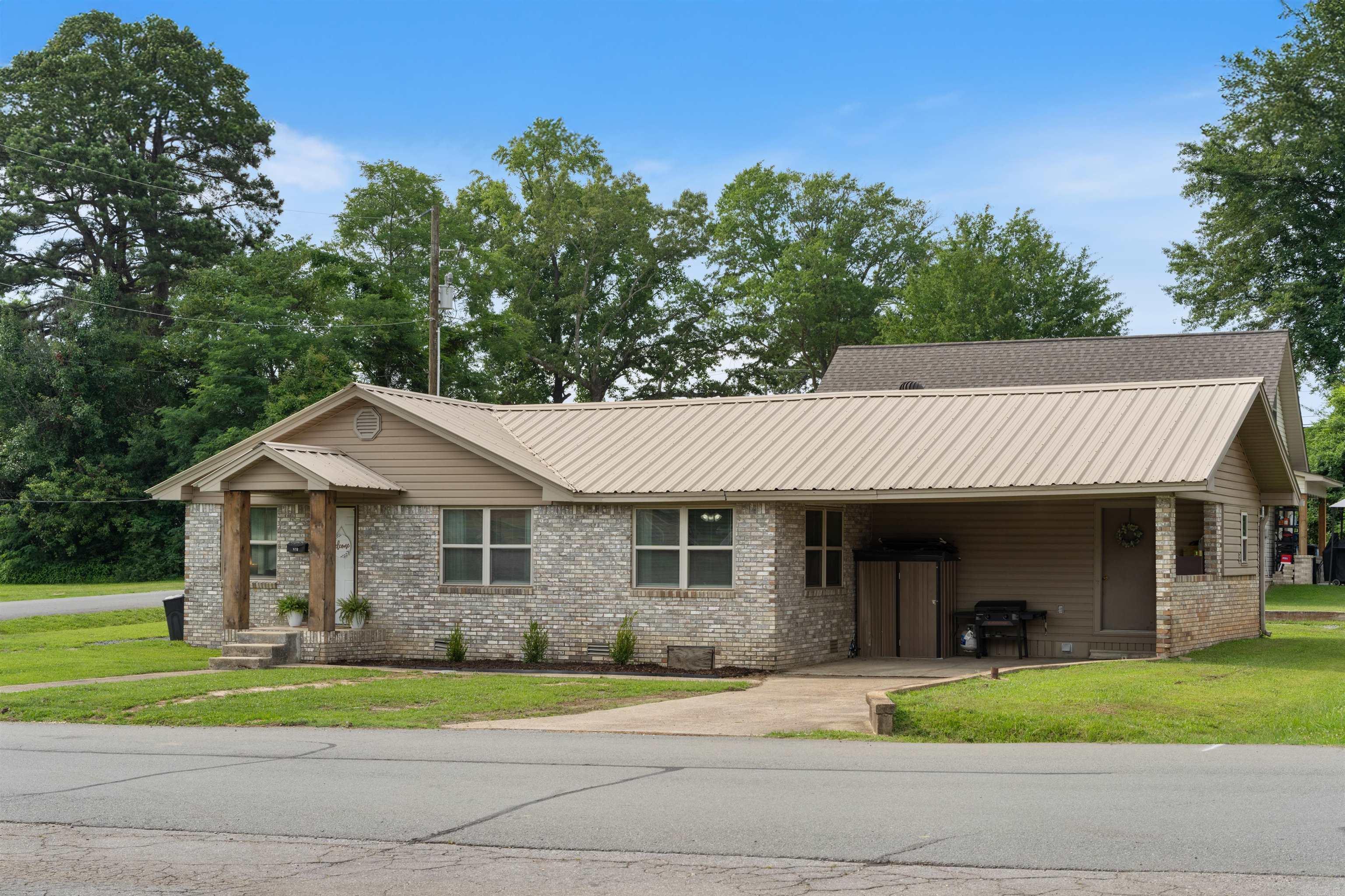 Property Photo:  508 W Bell  AR 72150 