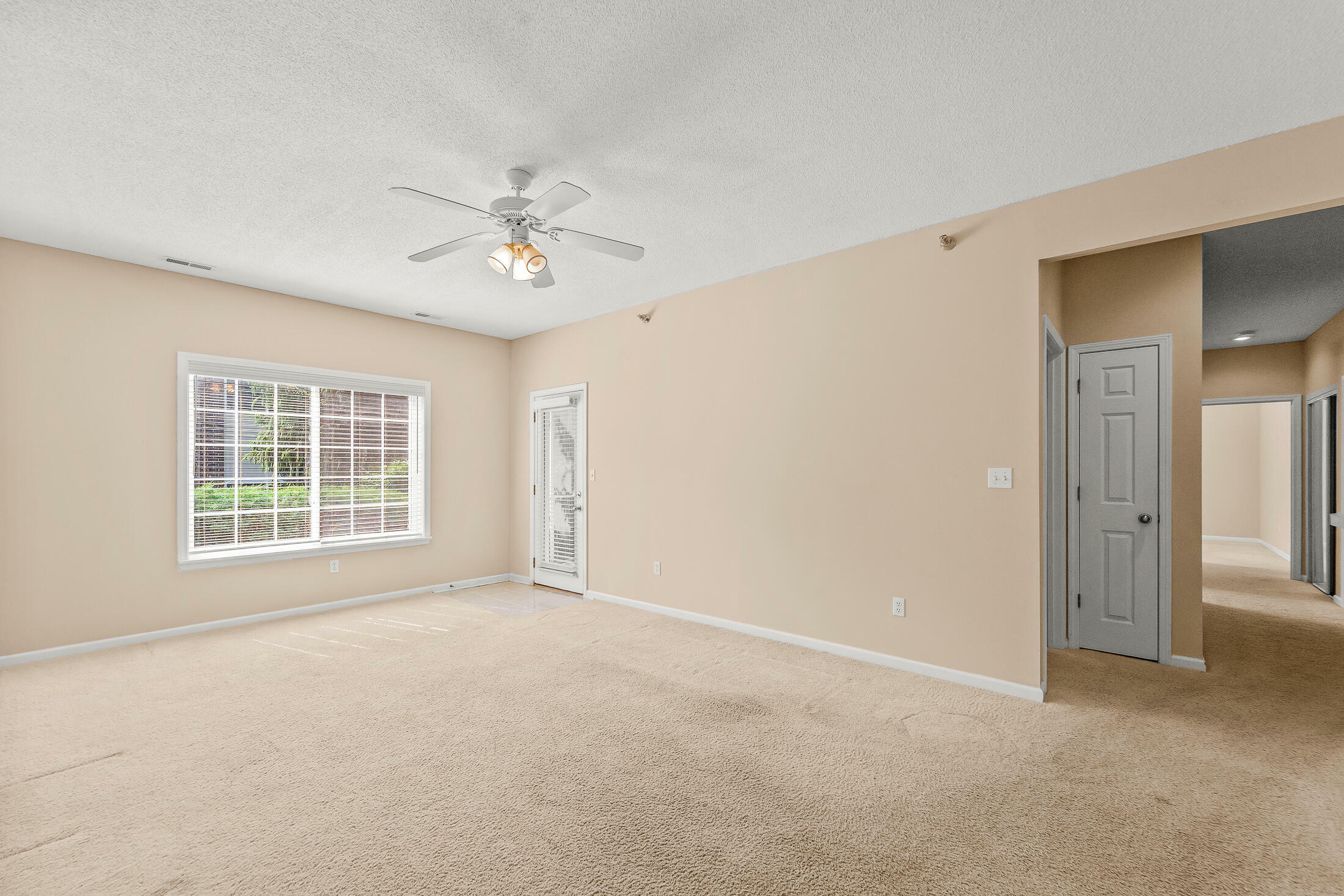 Property Photo: 1100 Kennesaw MO 65202